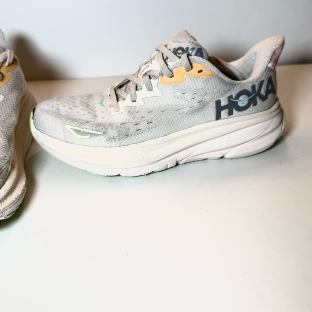 Hoka Clifton 9 Size 7 - Picture 5 of 8